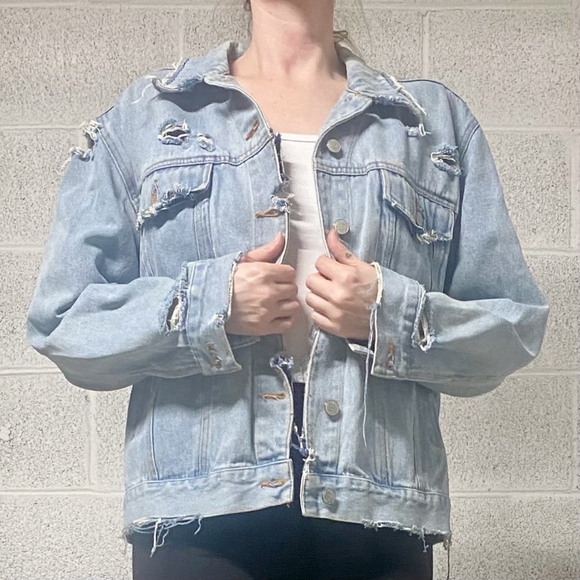 Distressed Light Wash Vintage Jean Jacket - Picture 2 of 7